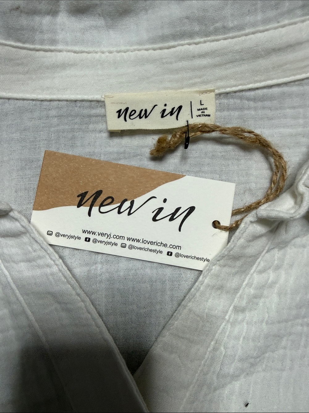 New In White Textured Button-Front Shirt - Picture 3 of 9